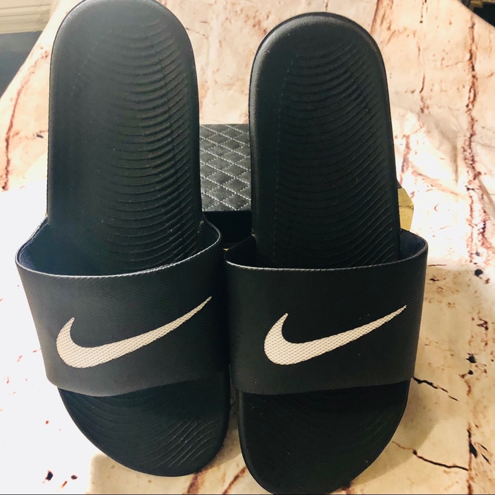 SOLD!!! Nike Flops - Picture 2 of 4